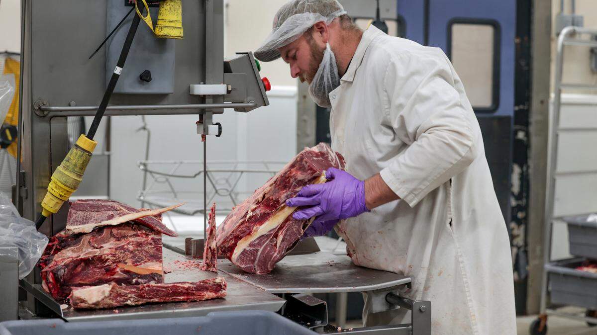 Matt Worrell cuts roasts at Williamsburg Packing Co. in Kingstree, S.C. on Wednesday, Feb. 19, 2025.
