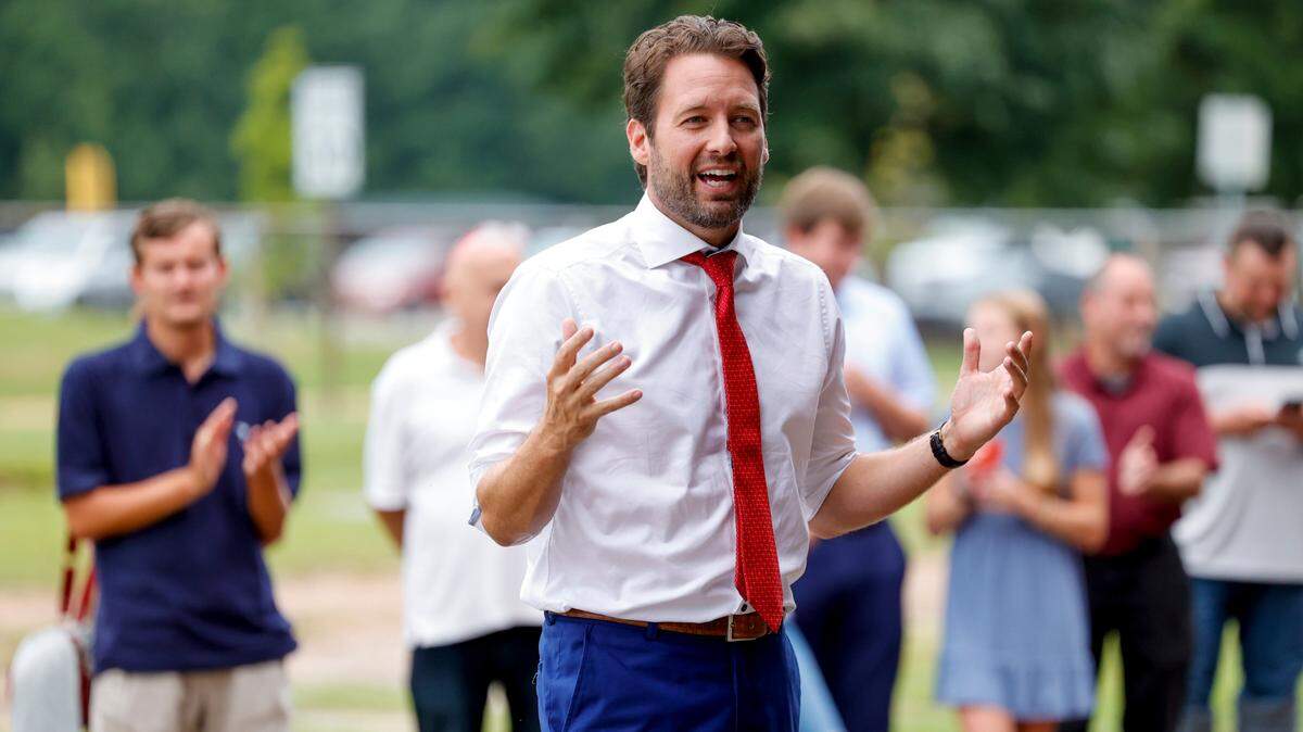 Democratic gubernatorial candidate Joe Cunningham speaks to supporters at the Hunter Gatherer Brewery during a campaign stop on Thursday, Aug. 25, 2022.