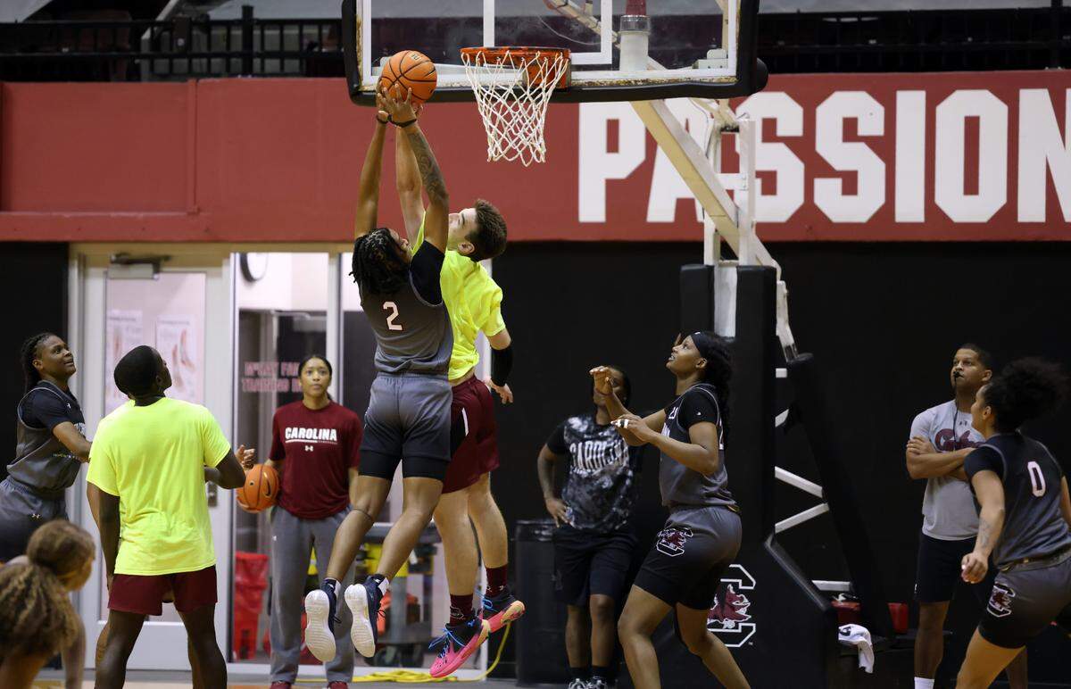 Ashlyn Watkins (2) practices with South Carolina on Friday, Nov. 8. 2024.