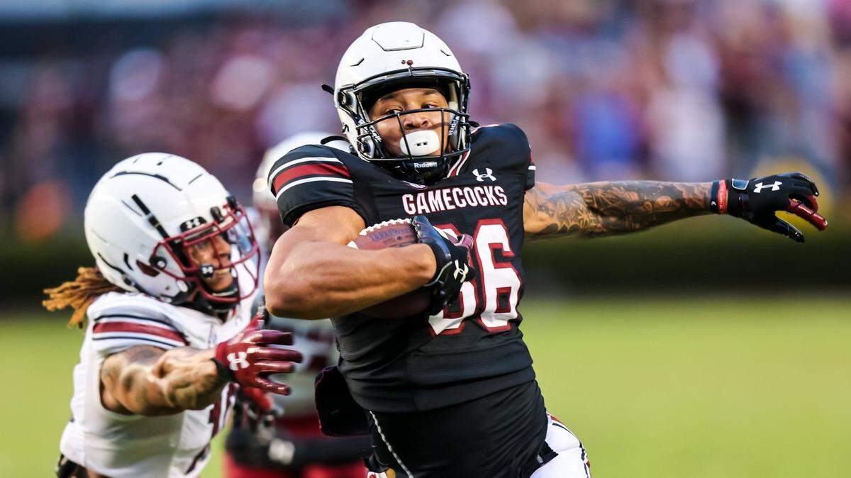 South Carolina Gamecocks wide receiver Chad Terrell (86) gets past South Carolina Gamecocks defensive back R.J. Roderick (10) for a touchdown during the 2022 South Carolina Spring Game at Williams-Brice Stadium in Columbia, SC, April 16th, 2022.
