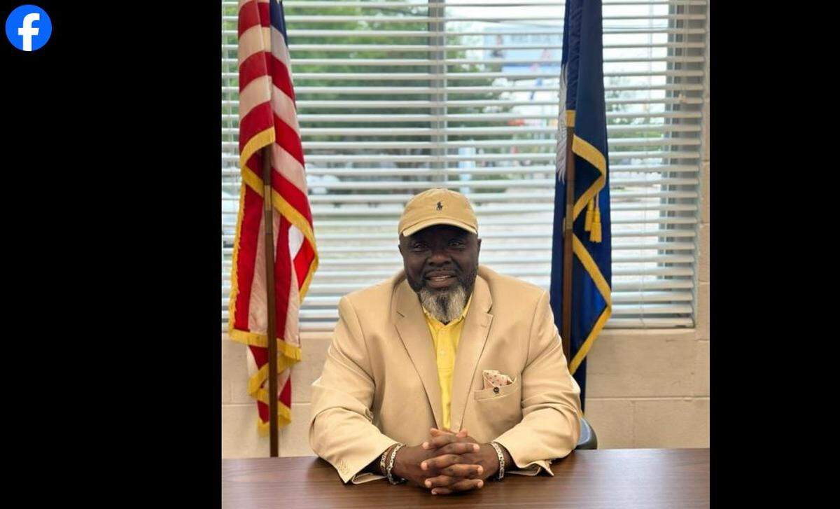 Tony Junious, the Mayor of Summerton, died in a car crash.