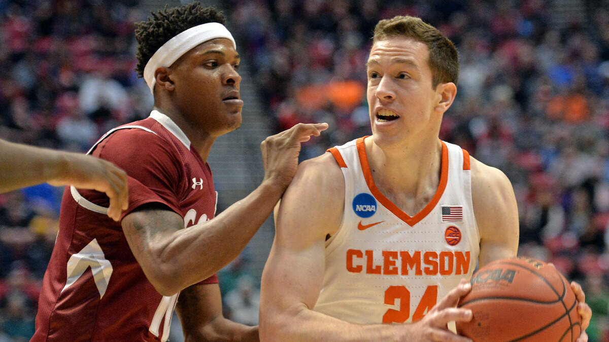 Clemson forward David Skara is returning for his senior season.