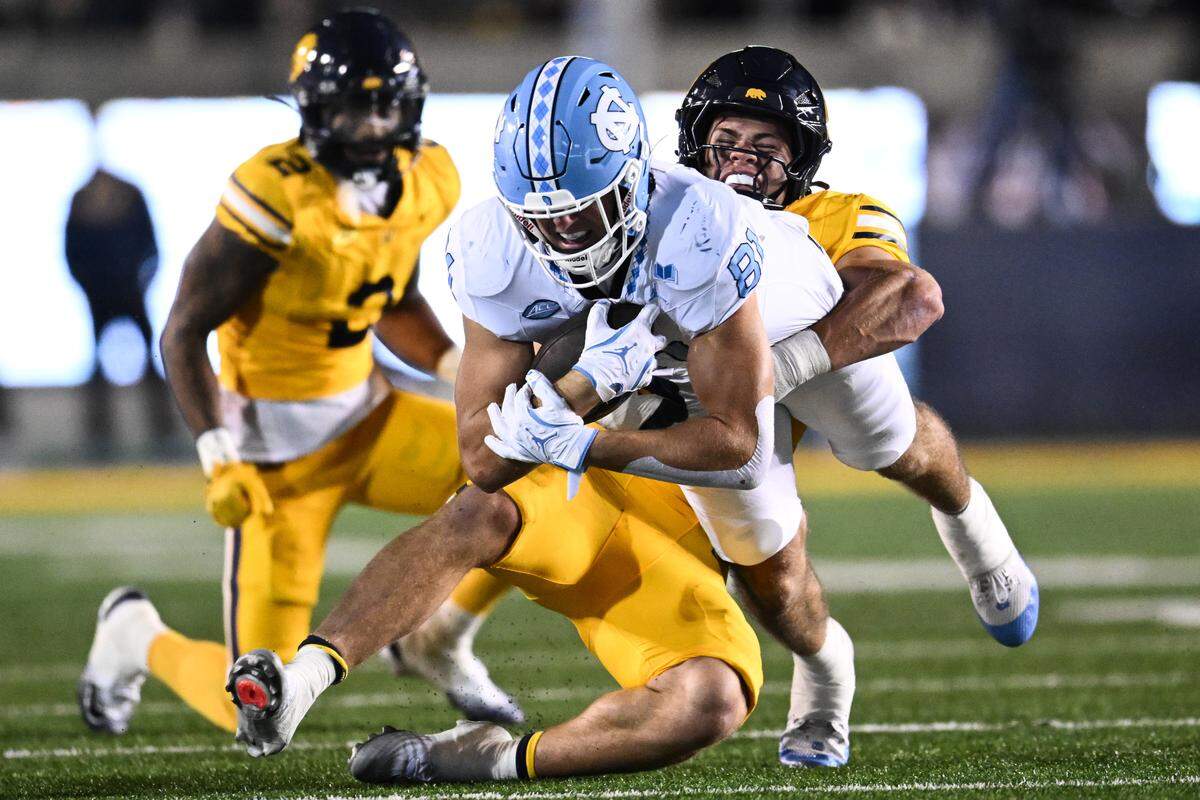 UNC TE Connor Cox (81)