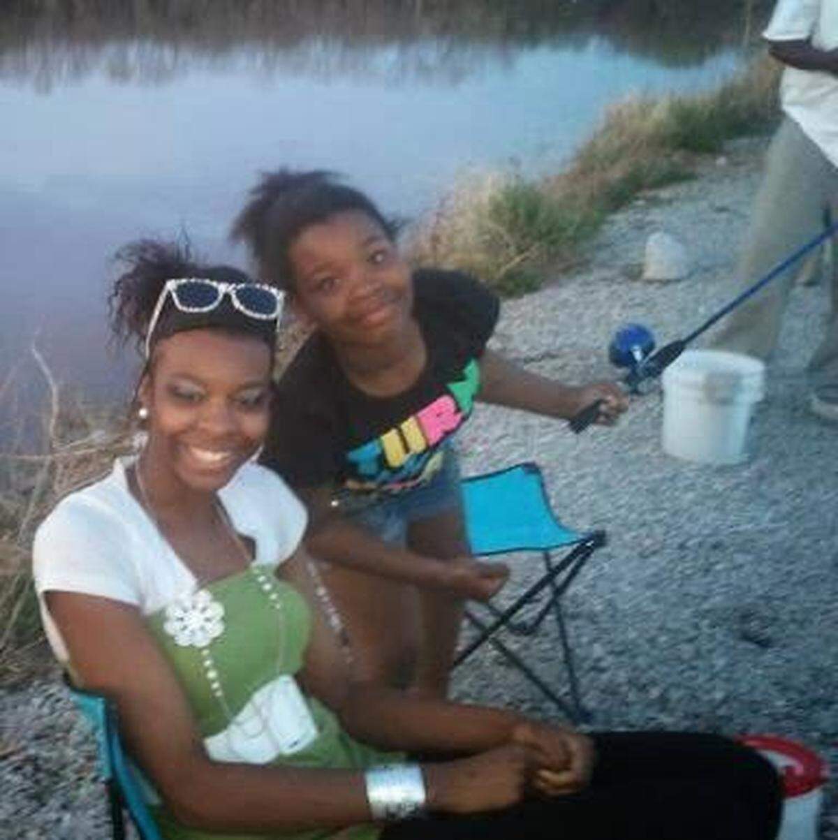 Maliyah Smith (right) and sister LaRaysha Brown when they were kids on a fishing trip.