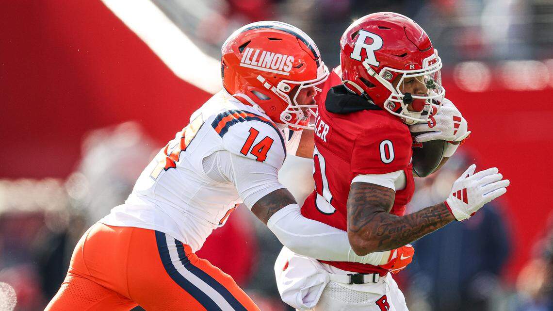 Illinois Fighting Illini defensive back Xavier Scott (14)