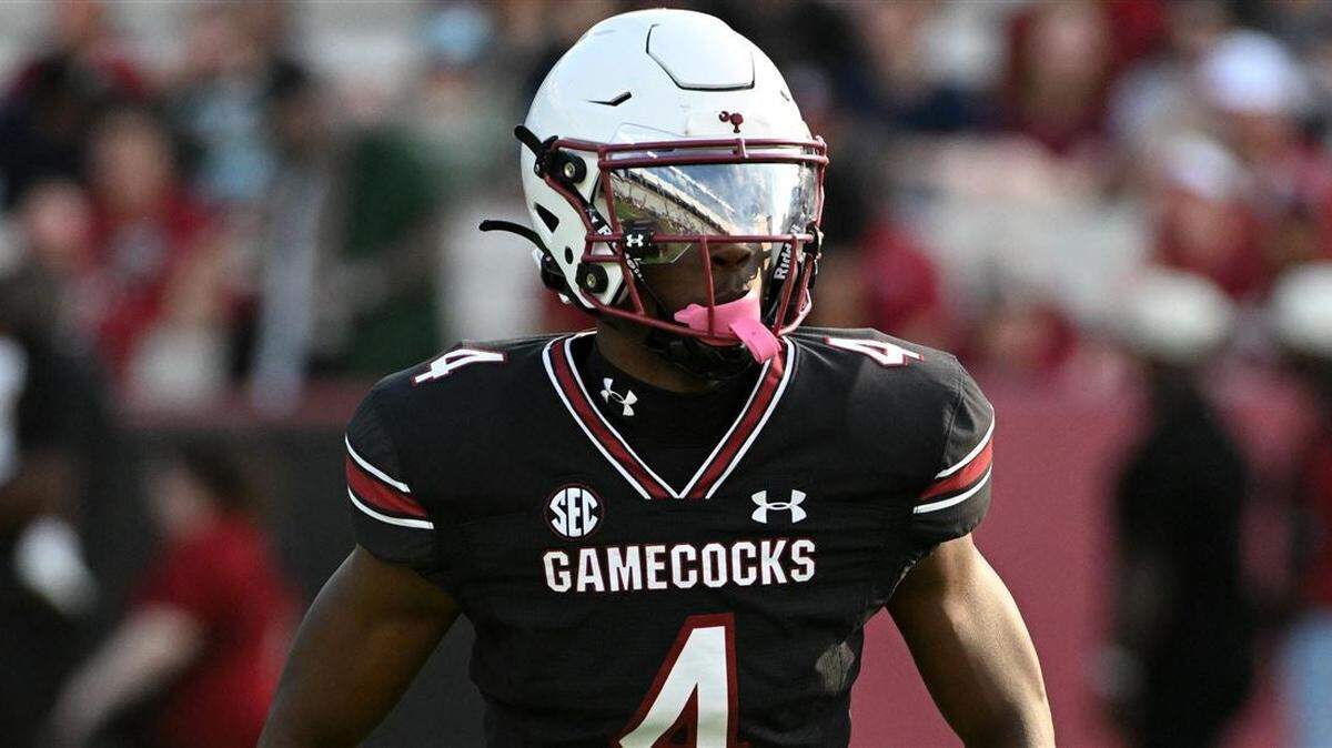 South Carolina football defensive back Vicari Swain (4)