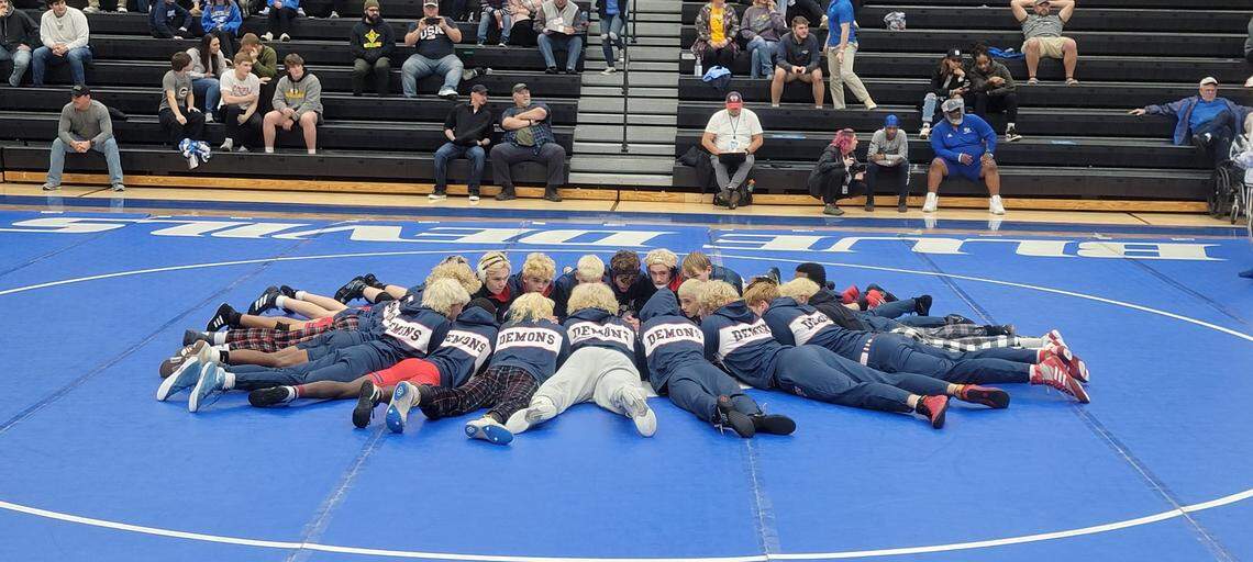 Lugoff-Elgin wrestlers gather on the mat before Saturday’s Class 4A state championship match.