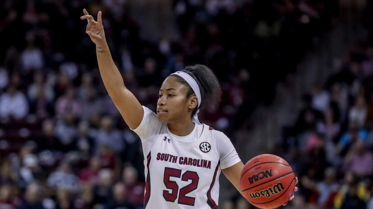 South Carolina’s Tyasha Harris (52)