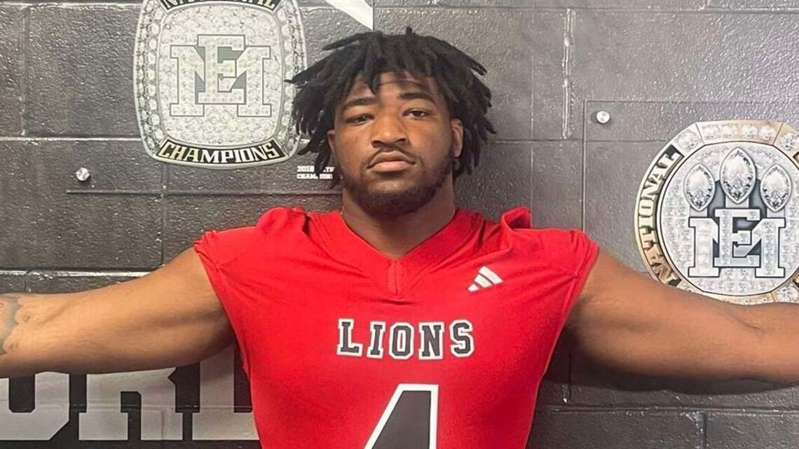 South Carolina flips, signs D-lineman who was committed to SEC school