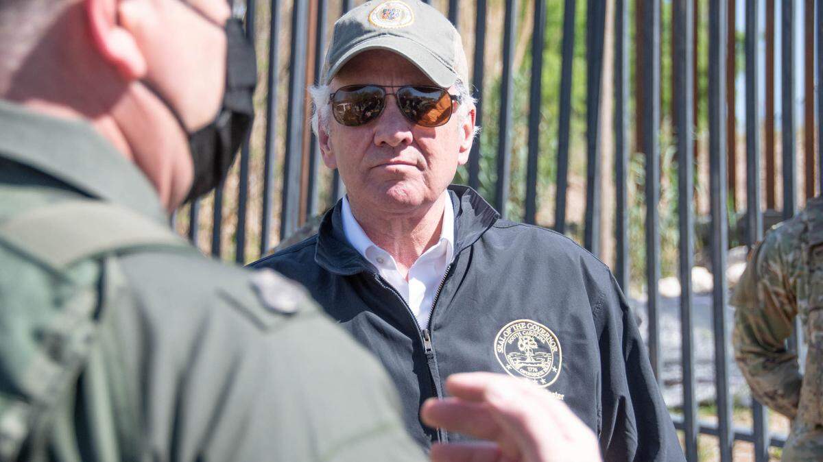 Gov. Henry McMaster visits the U.S.-Mexico border in April 2021.