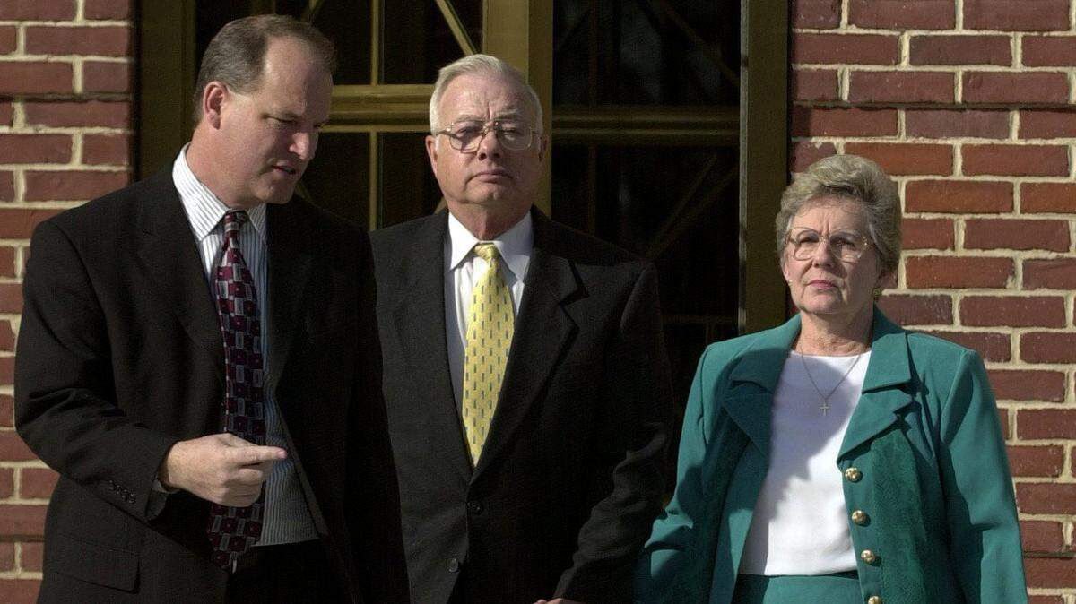 Attorney Jim Griffin (left) is the newest addition to assist special prosecutor David Pascoe. One of Griffin's top clients was the former S.C. agriculture commissioner Charlie Sharpe (center) in 2005.