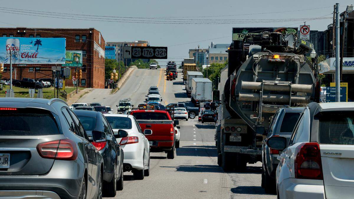 Traffic backs up on Blossom Street on Thursday, March 30, 2023 as motorists take a detour through Cayce and Columbia. The northbound lanes of I-77 are closed between I-26 and Bluff Road until April 2, 2023 as bridge decks are being repaired.