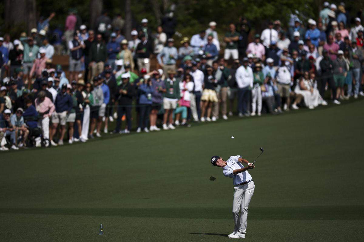 Amateur Mason Howell of the United States plays a shot on the second hole Thursday during the first round of the 2026 Masters Tournament at Augusta National Golf Club.