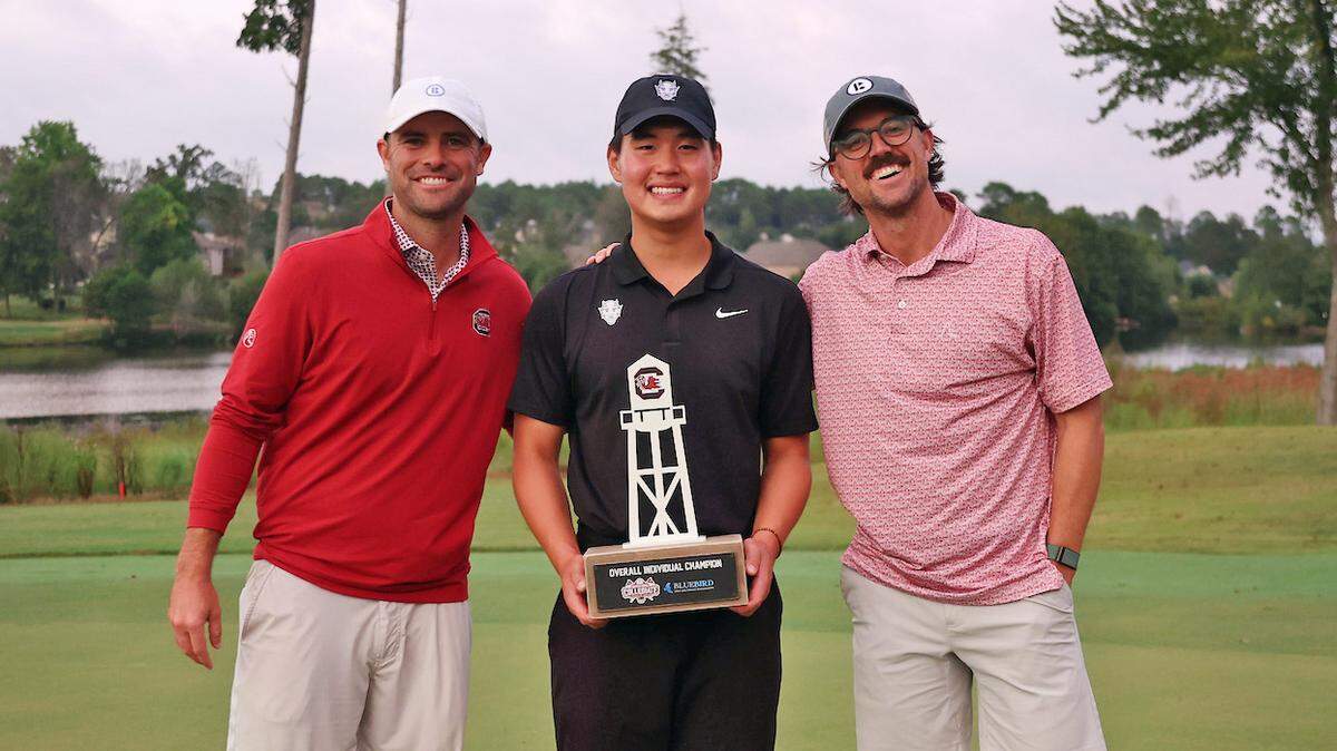 Duke’s Bryan Kim, winner of the individual competition at the first Bryan Bros Collegiate, with the Bryan Brothers, Wesley (left) and George IV (right)
