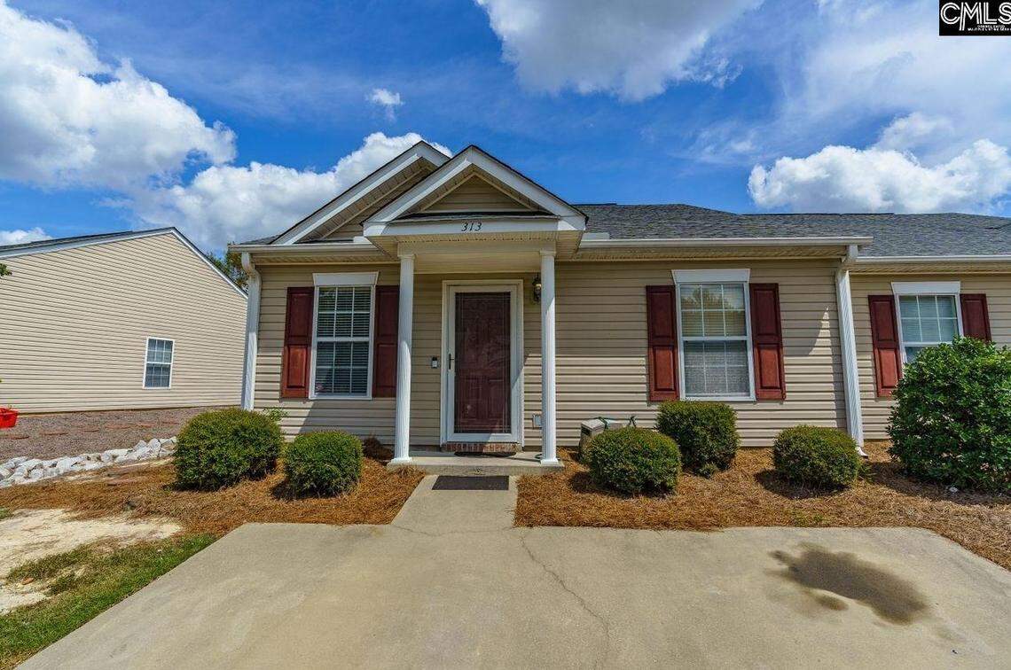 This patio home in The Summit is currently leased through February 4, 2022 for $1200 a month and would work well as an investment property.