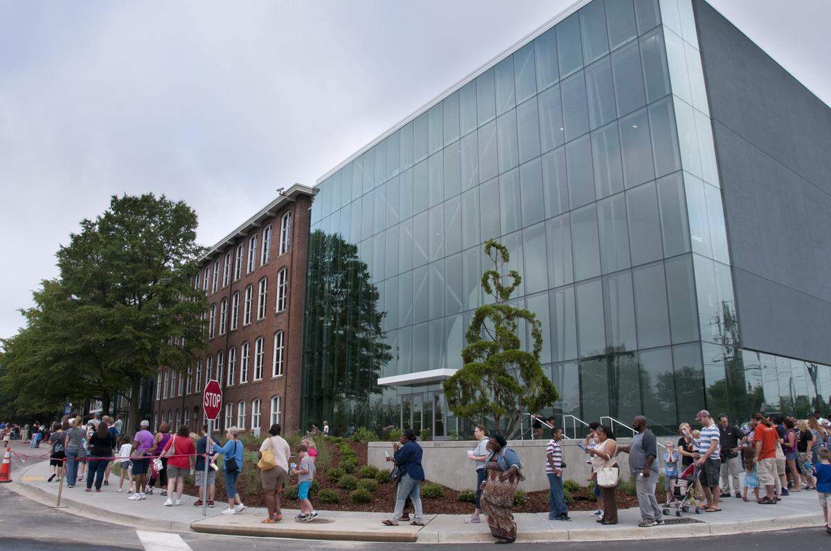 A crowd gathers at the South Carolina State Museum’s special grand opening of the observatory, planetarium and 4D theatre on Aug. 16, 2014. Four years later, the museum is celebrating its 30th anniversary with free admission Nov. 3-4, 2018.