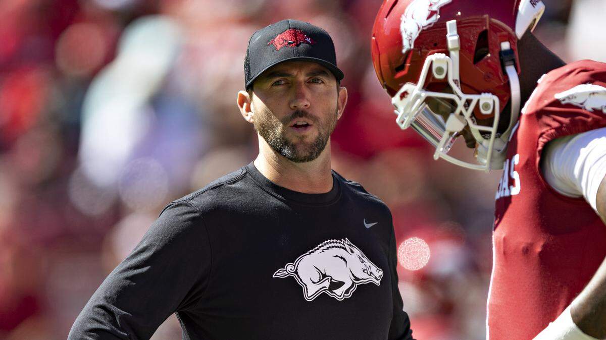 FAYETTEVILLE, ARKANSAS - OCTOBER 01: Offensive Coordinator Kendal Briles  talks with K.J. Jefferson #1 of the Arkansas Razorbacks before a game against the Alabama Crimson Tide at Donald W. Reynolds Razorback Stadium on October 01, 2022 in Fayetteville, Arkansas. (Photo by Wesley Hitt/Getty Images)