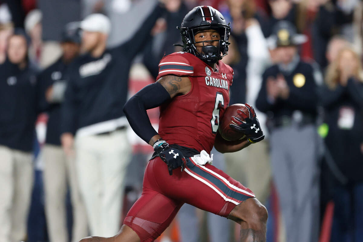South Carolina Gamecocks wide receiver Josh Vann (6) plays Tennessee on Saturday, November 19, 2022.