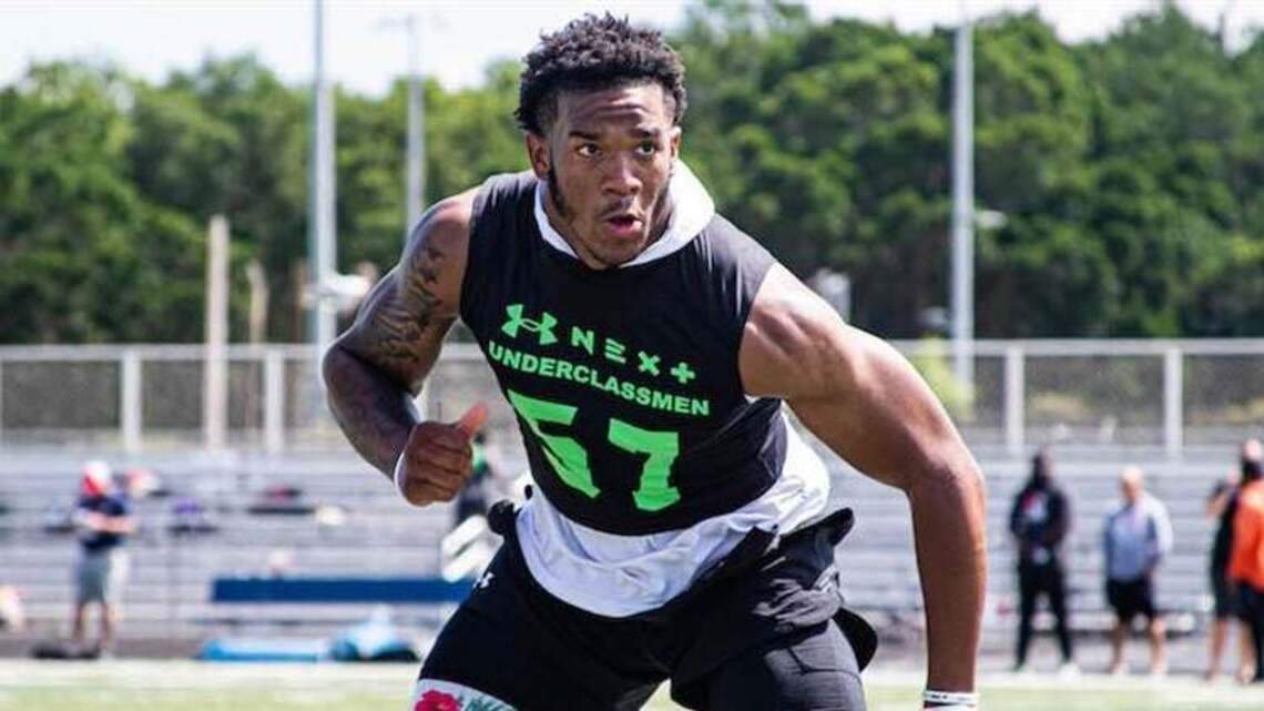 South Carolina stops in at IMG Academy to check on linebacker target