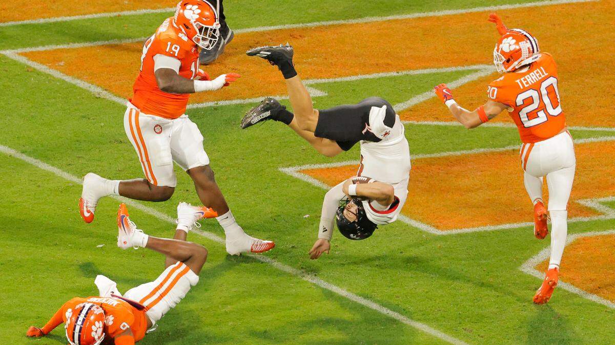 Louisville quarterback Tyler Shough (9) scores a touchdown against Clemson during first-half action in Clemson, S.C. on Saturday, Nov. 2, 2024.