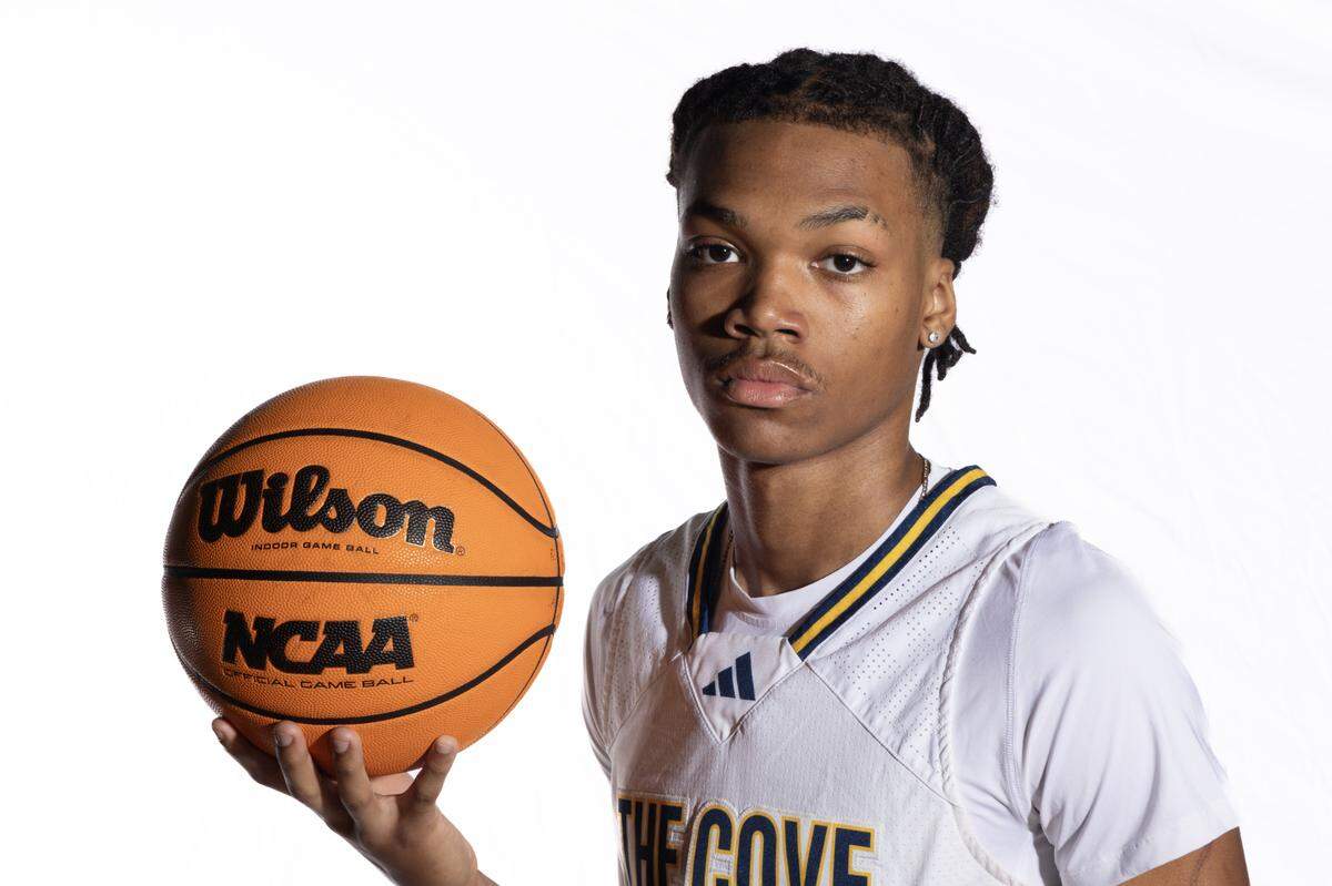 Keenan High School’s Brian Sumpter 0 on Wednesday, November 20, 2024.