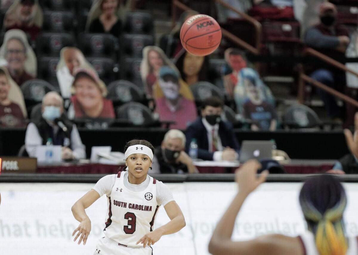 South Carolina Gamecocks guard Destanni Henderson (3) passes at Colonial Life Arena on Thursday, January 21, 2021.