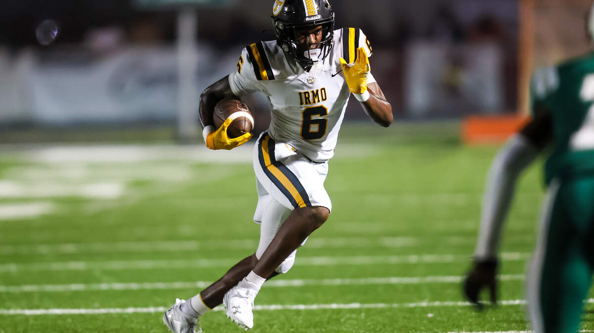 Irmo Yellow Jackets wide receiver Donovan Murph (6) runs after the catch during their game at Dutch Fork High School, 11/8/24.