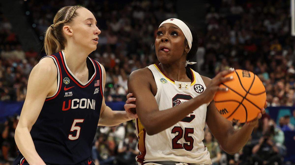 South Carolina guard Raven Johnson (25) has a big decision to make about her future