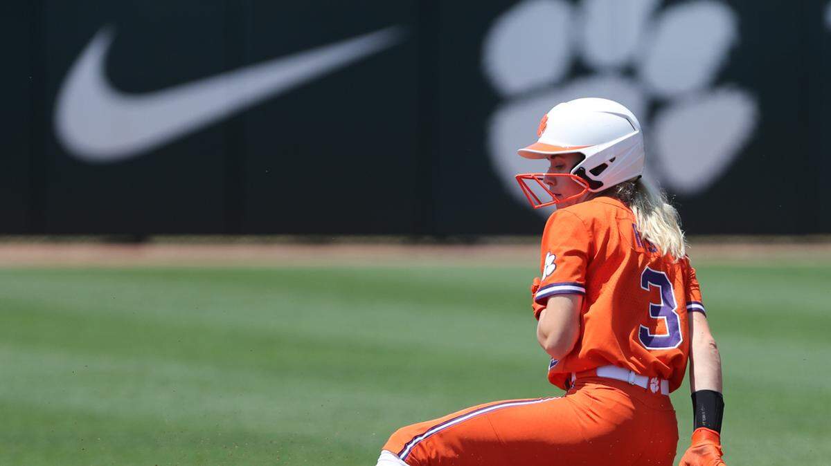 Clemson advances to the championship round of the regional and plays again at noon Sunday.