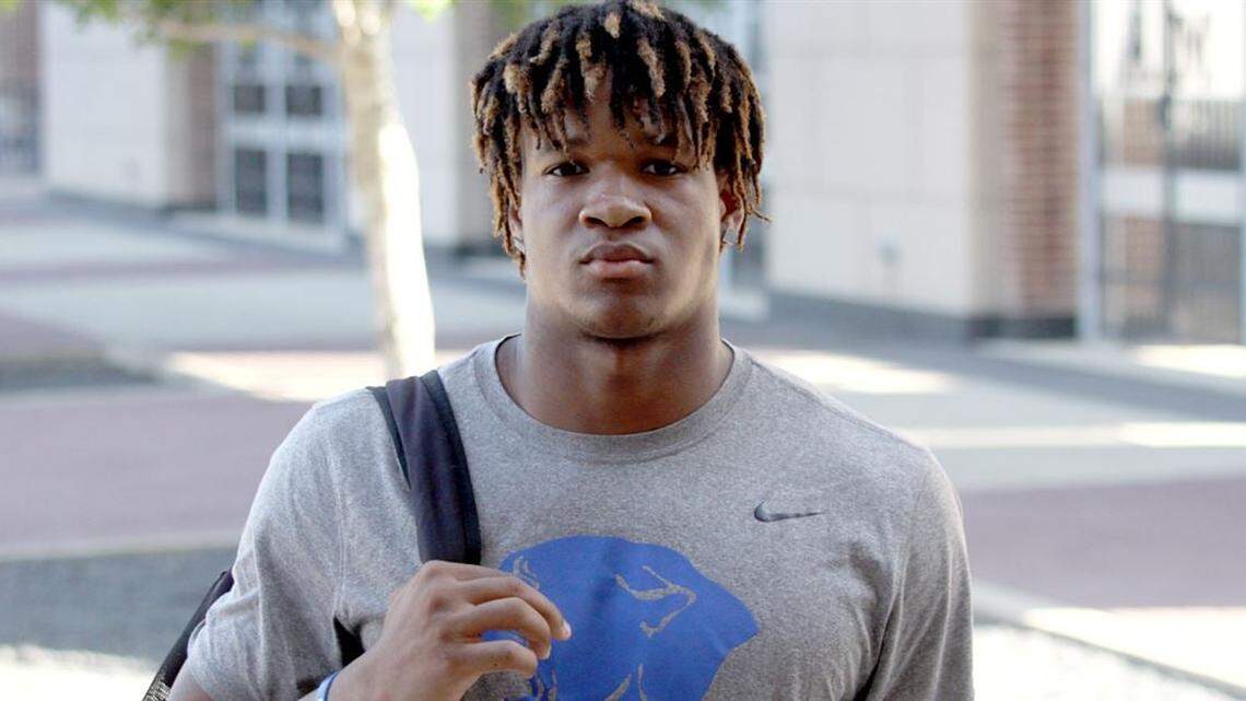 Running back Andrew Paul