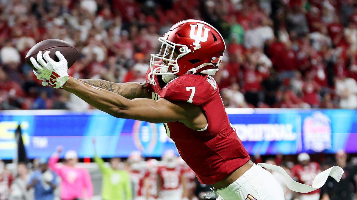 Former Clemson and current Indiana wide receiver E.J. Williams Jr. (7) catches a touchdown pass against Oregon on Jan. 9, 2026, in Atlanta