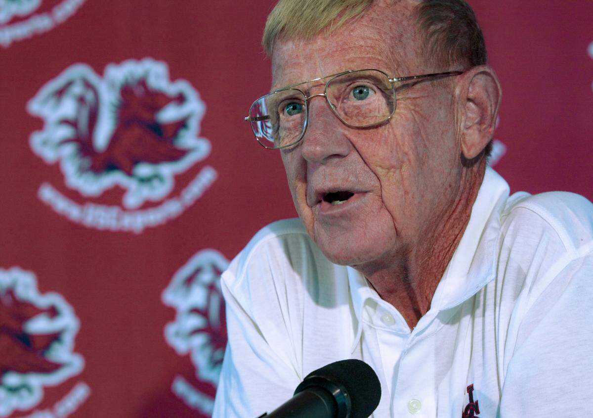 Lou Holtz and South Carolina Athletic Director Mike McGee attended funeral services in December 1999 for pilot Dewey “Sonny” Foster.