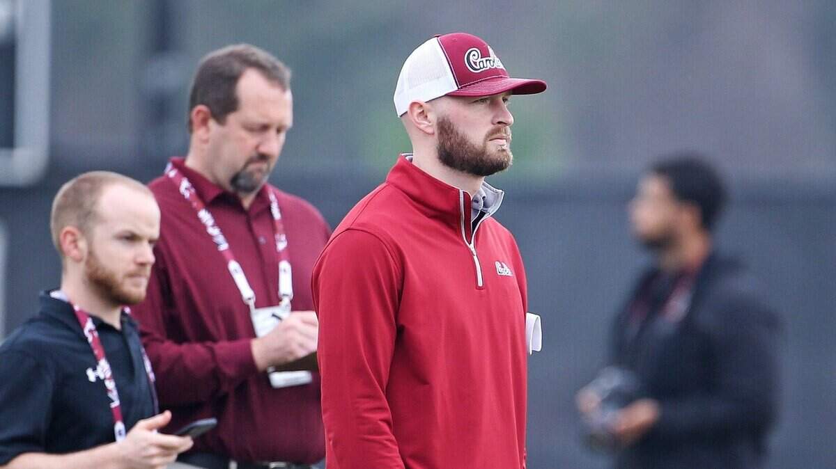 Connor Shaw looks on during the Gamecocks’ 2020 spring practice workouts.