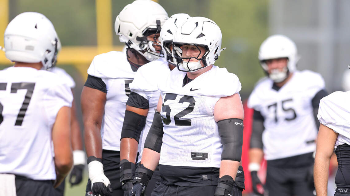 USC football practice report: Without Peak, how’s the O-line looking?