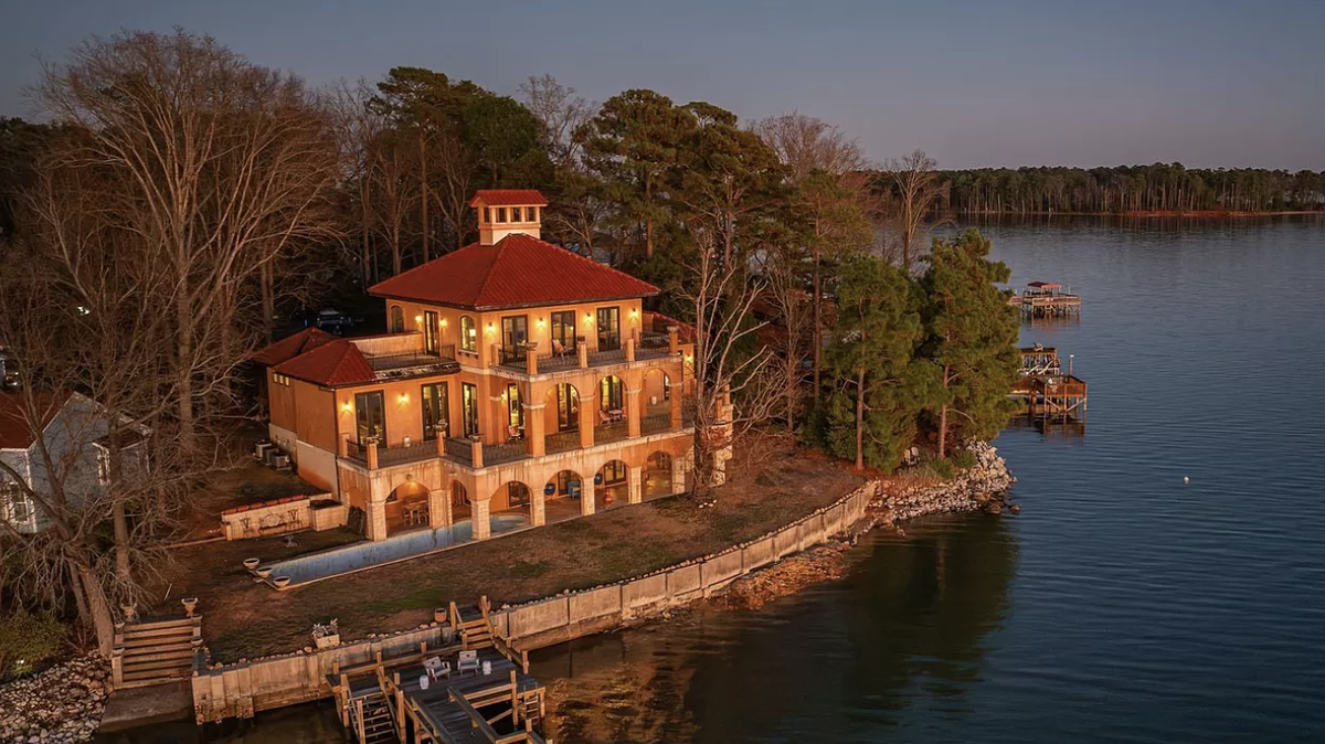 Lake Murray SC luxury home to be auction by Sotheby’s in NYC.