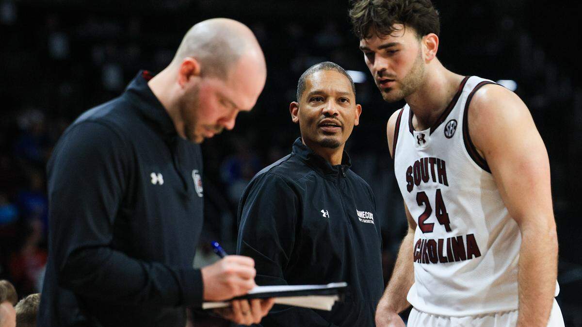 South Carolina head men’s basketball coach Lamont Paris speaks to his team during the game against Kentucky at Colonial Life Arena on Tuesday, February 24, 2026.
