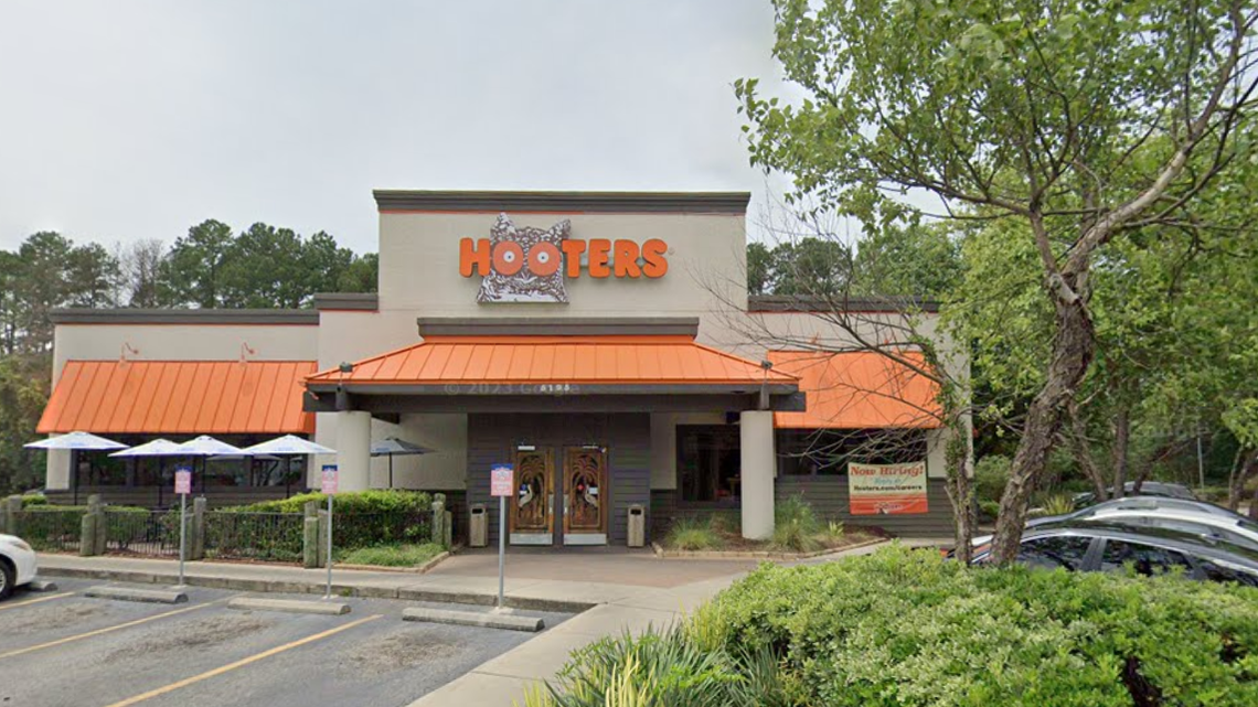 The Hooters restaurant on Fernandina Road in Columbia has permanently closed.