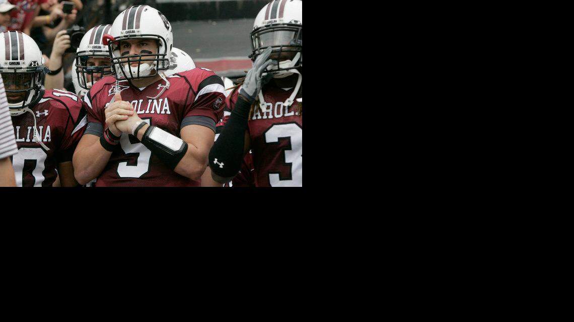 South Carolina QB (5) Stephen Garcia cracks his knuckles before taking on Kentucky in the first half at Williams Brice Stadium in Columbia, SC on Saturday, Oct. 10, 2009.