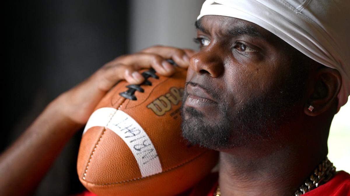 Anthony Wright was a South Carolina quarterback in the late 1990s and played in the NFL. Wright was shot four times in a domestic dispute in the summer of 2019. Wright is bouncing back and is a full time dad now. He has three children, including a son who is a quarterback in high school.