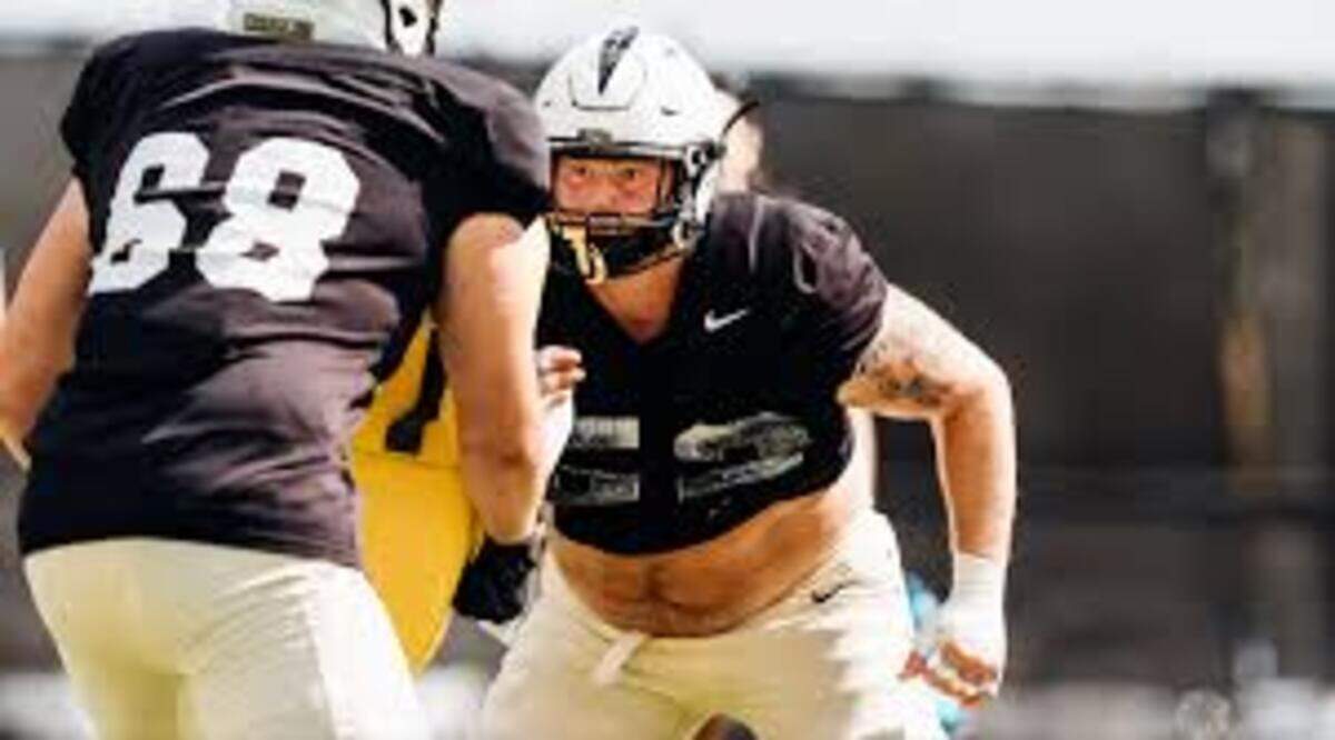 Central Florida’s Carter Miller is transferring to South Carolina football team.