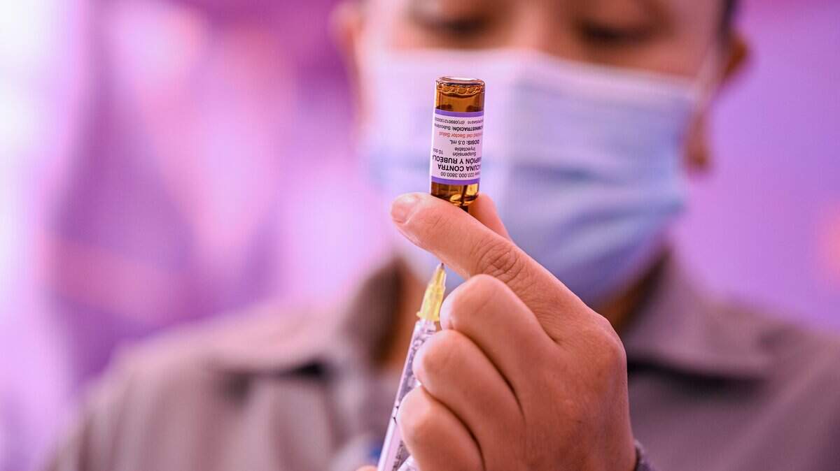 TOPSHOT - A healthcare worker prepares a dose of the measles vaccine at a health module in Chapultepec Park during a mass vaccination campaign launched by the Ministry of Health in response to the increase in measles cases in Mexico City on February 8, 2026. (Photo by Yuri CORTEZ / AFP via Getty Images)