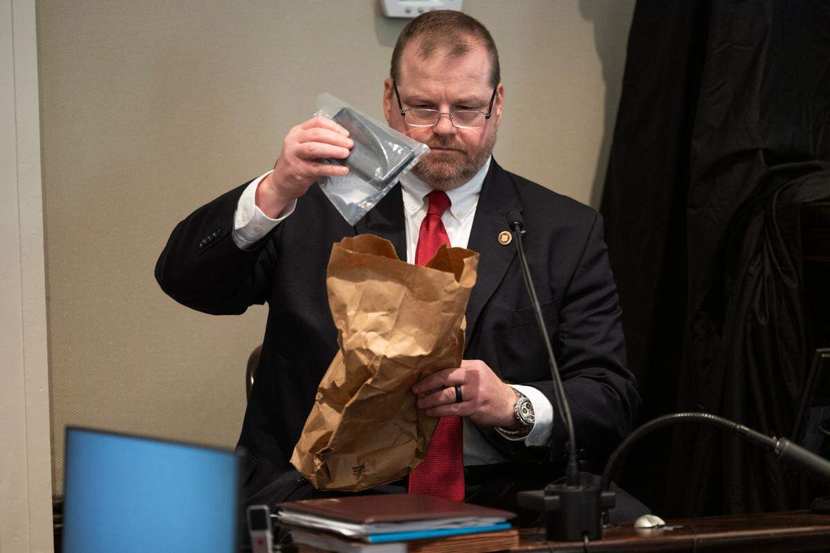 Britt Dove, SLED agent specialist in computer forensics, returns a cellphone to an evidence bag during Alex Murdaugh’s trial for murder at the Colleton County Courthouse on Wednesday, Feb. 1, 2023. Joshua Boucher/The State/Pool