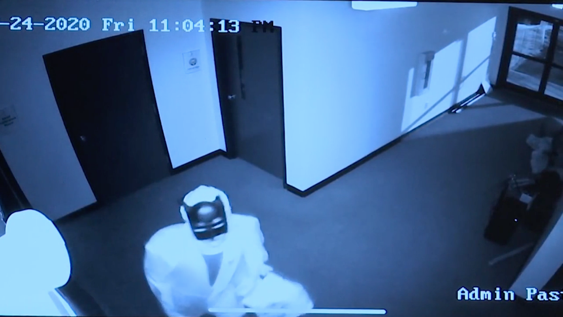Church burglary suspect goes from unmasked to Batman costume mid-heist, SC cops say