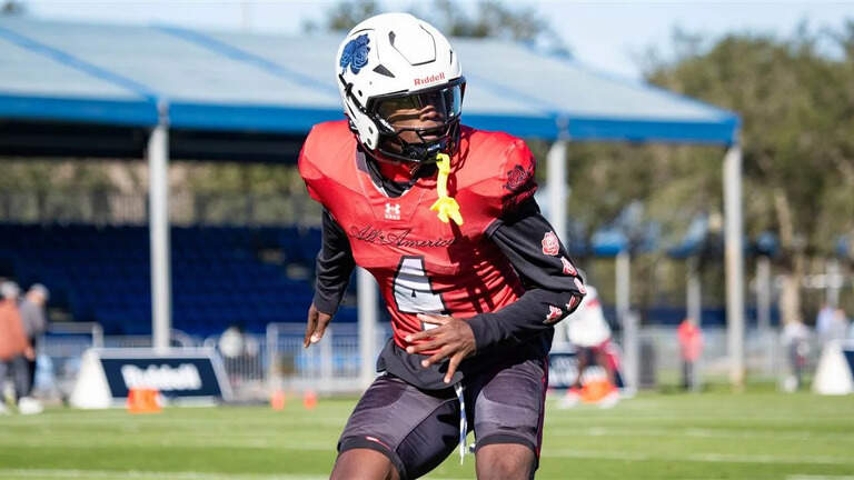 5-star cornerback recruit with SC ties commits to Gamecocks football