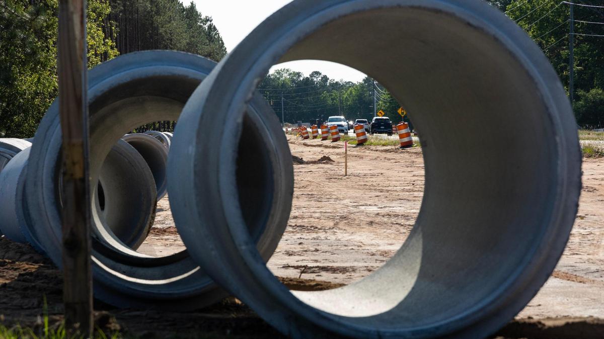 Traffic near construction between I-77 and Muller Road Middle School in Blythewood, South Carolina on Wednesday, May 24, 2023.
