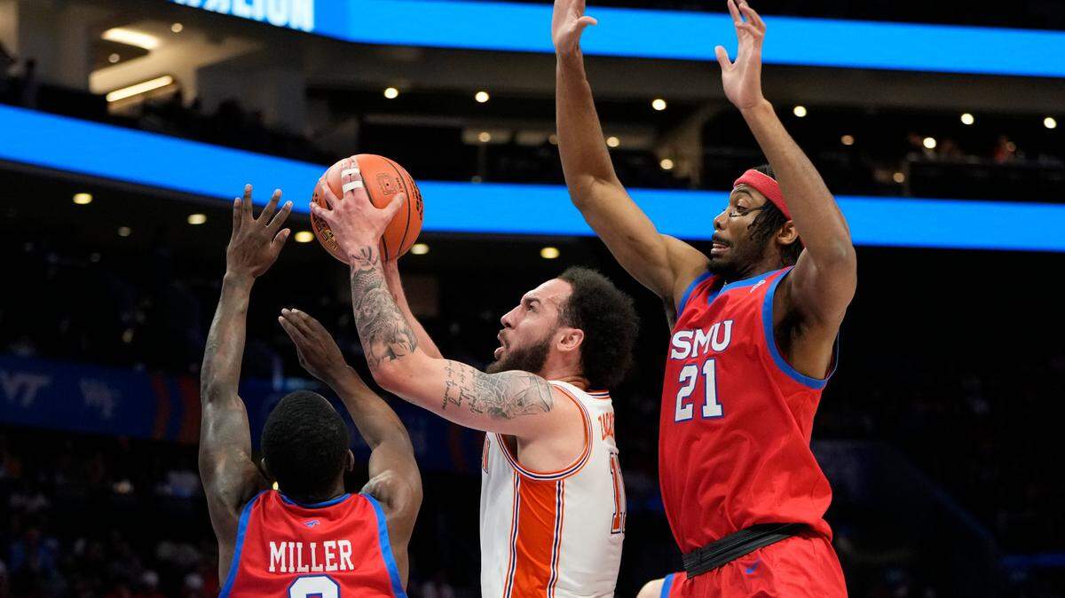 Clemson Tigers guard Jaeden Zackery (11) shoots as Southern Methodist Mustangs guard Boopie Miller (2) and forward Yohan Traore (21) defend in the first half at Spectrum Center.