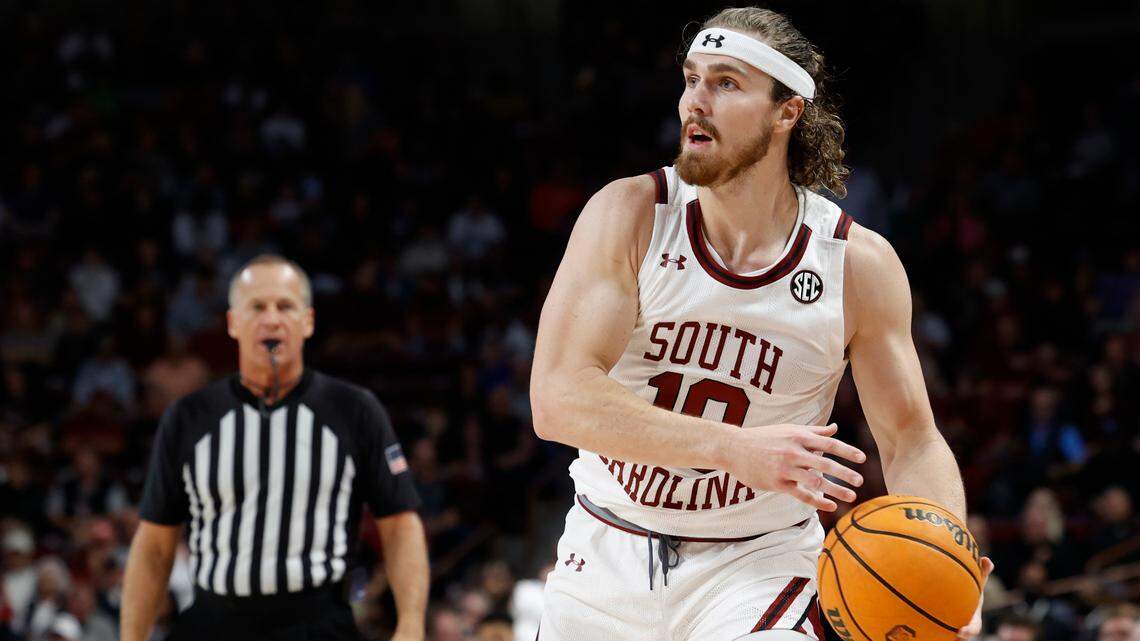 South Carolina forward Hayden Brown (10)