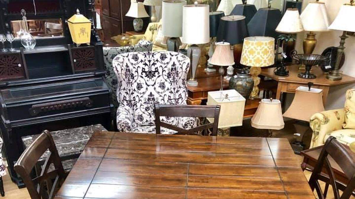 Consign It, a consignment furniture shop that has been in business for 10 years in Columbia, is closing for good on Oct. 1.