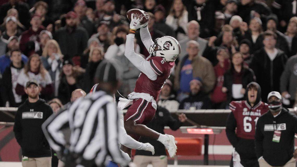 South Carolina’s Josh Vann (6) pulls in a pass as the Gamecocks take on Florida on Saturday, Nov, 6, 2021 at Williams-Brice Stadium.