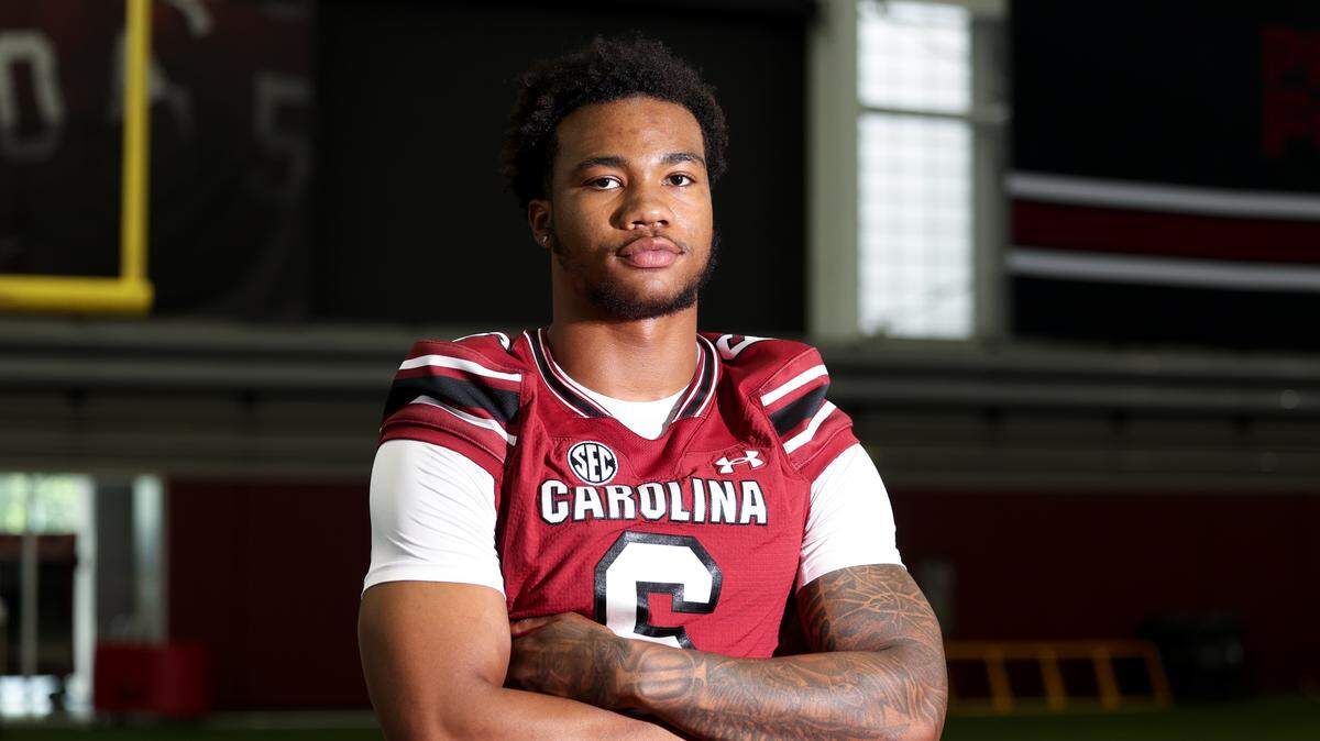 South Carolina edge rusher Dylan Stewart 
